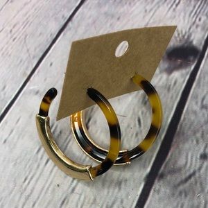 5/$25 Boho brown gold tone medium hoop earrings NWOT